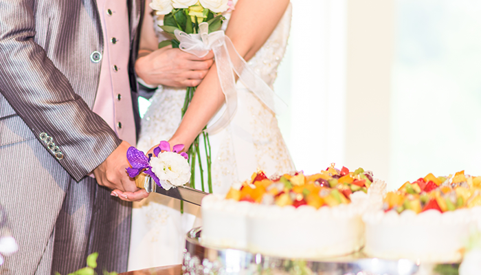 結婚式のケーキカットで盛り上がる演出を教えて 結婚式盛り上げ研究所